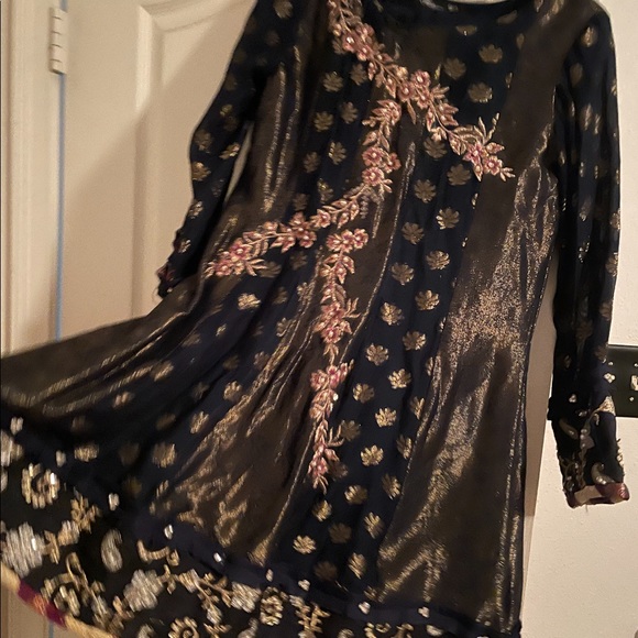 pakistani party outfit! - Picture 3 of 3